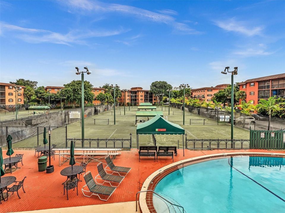 For Sale: $195,000 (2 beds, 1 baths, 1056 Square Feet)
