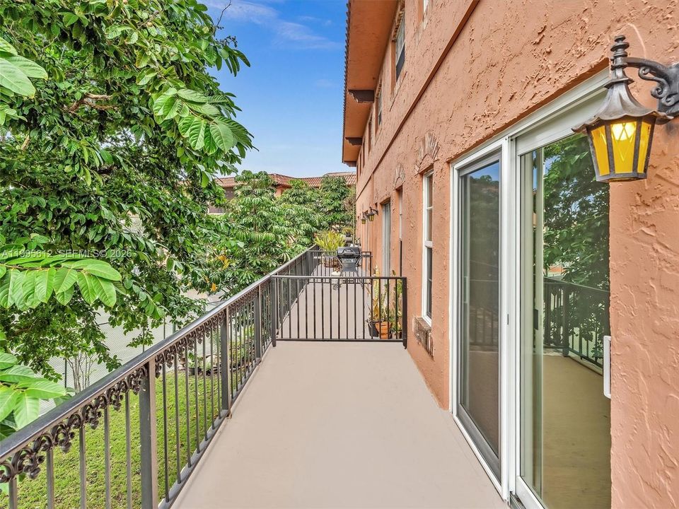 For Sale: $195,000 (2 beds, 1 baths, 1056 Square Feet)