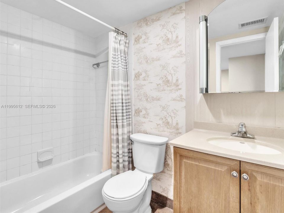 For Sale: $195,000 (2 beds, 1 baths, 1056 Square Feet)