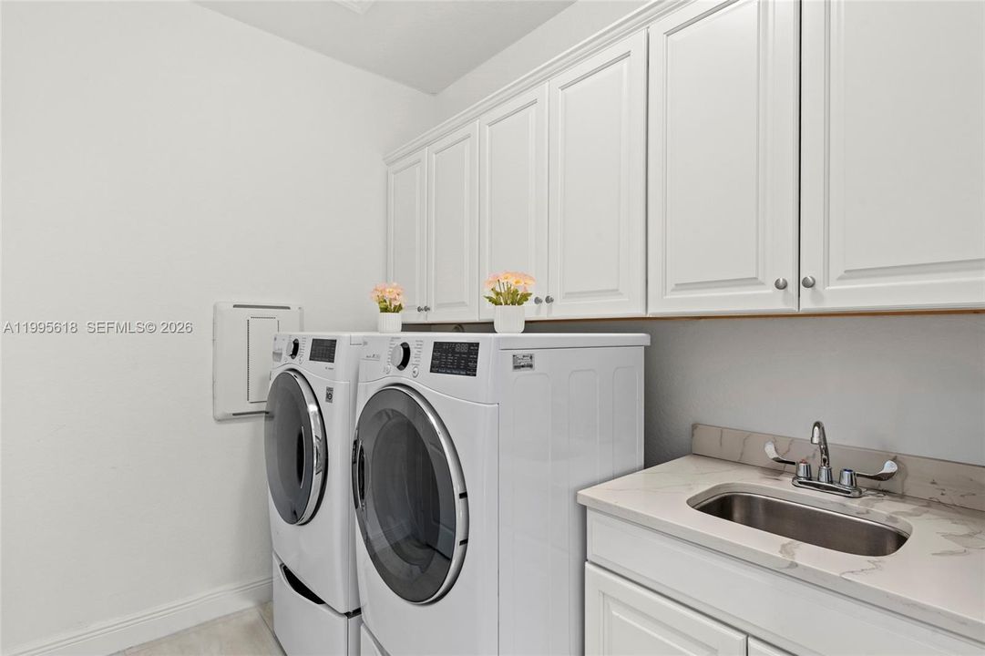 En Venta: $899,999 (4 camas, 3 baños, 2918 Pies cuadrados)