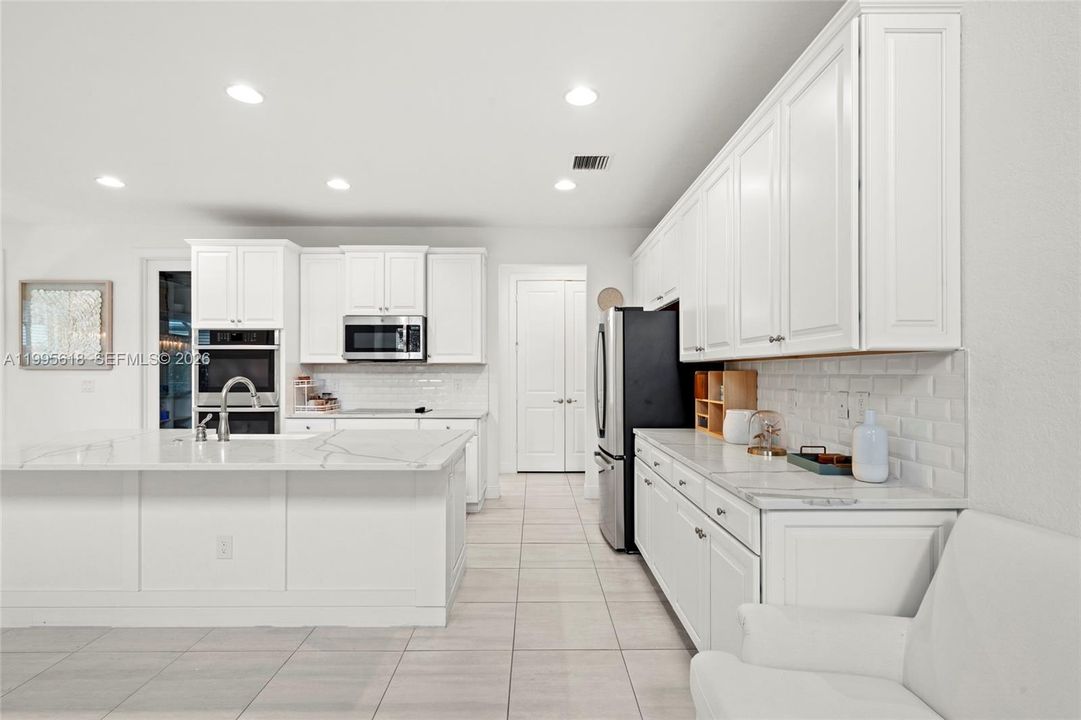 En Venta: $899,999 (4 camas, 3 baños, 2918 Pies cuadrados)