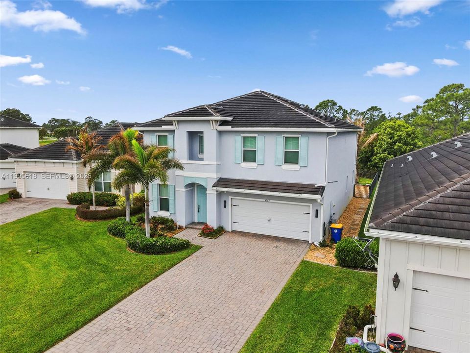 En Venta: $899,999 (4 camas, 3 baños, 2918 Pies cuadrados)