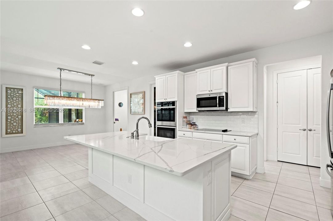 En Venta: $899,999 (4 camas, 3 baños, 2918 Pies cuadrados)