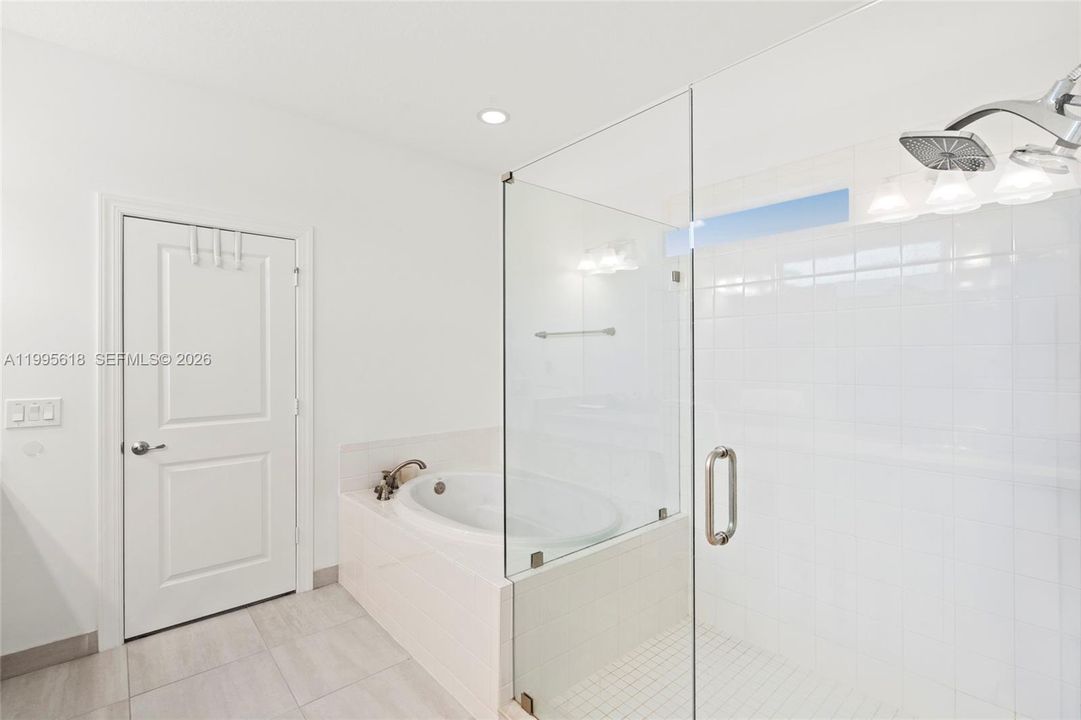 En Venta: $899,999 (4 camas, 3 baños, 2918 Pies cuadrados)