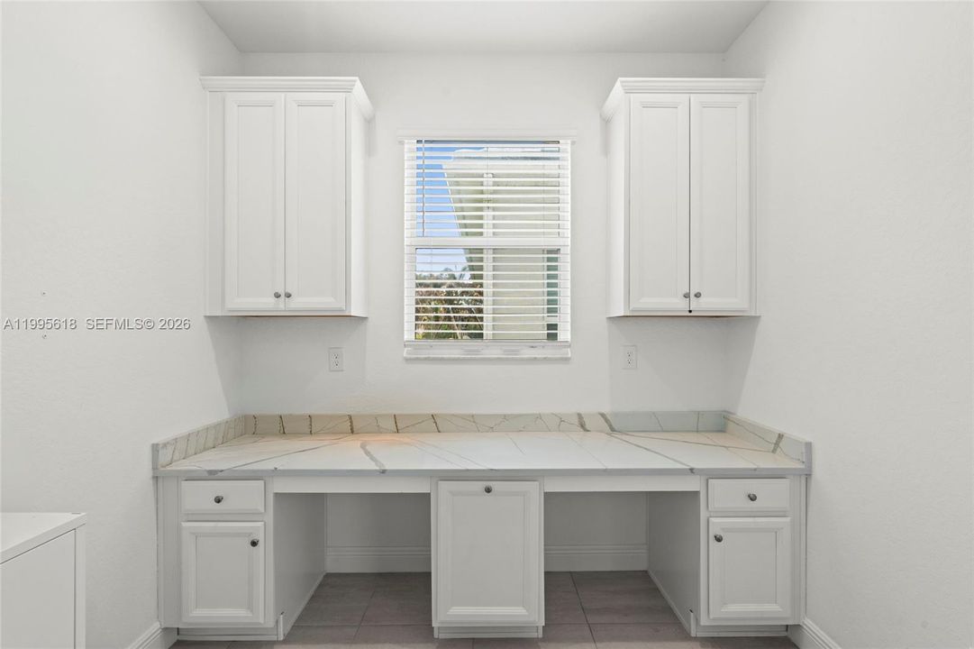 En Venta: $899,999 (4 camas, 3 baños, 2918 Pies cuadrados)