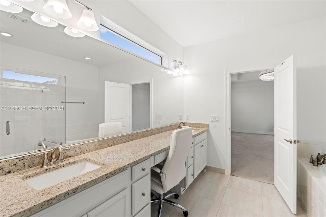 En Venta: $899,999 (4 camas, 3 baños, 2918 Pies cuadrados)
