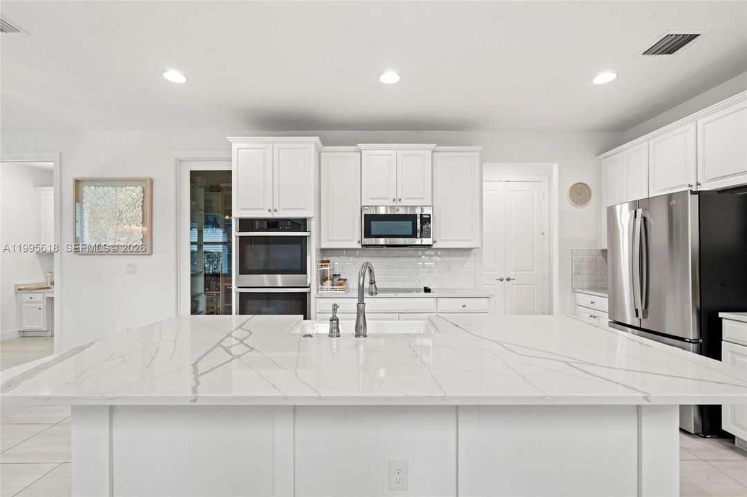 En Venta: $899,999 (4 camas, 3 baños, 2918 Pies cuadrados)