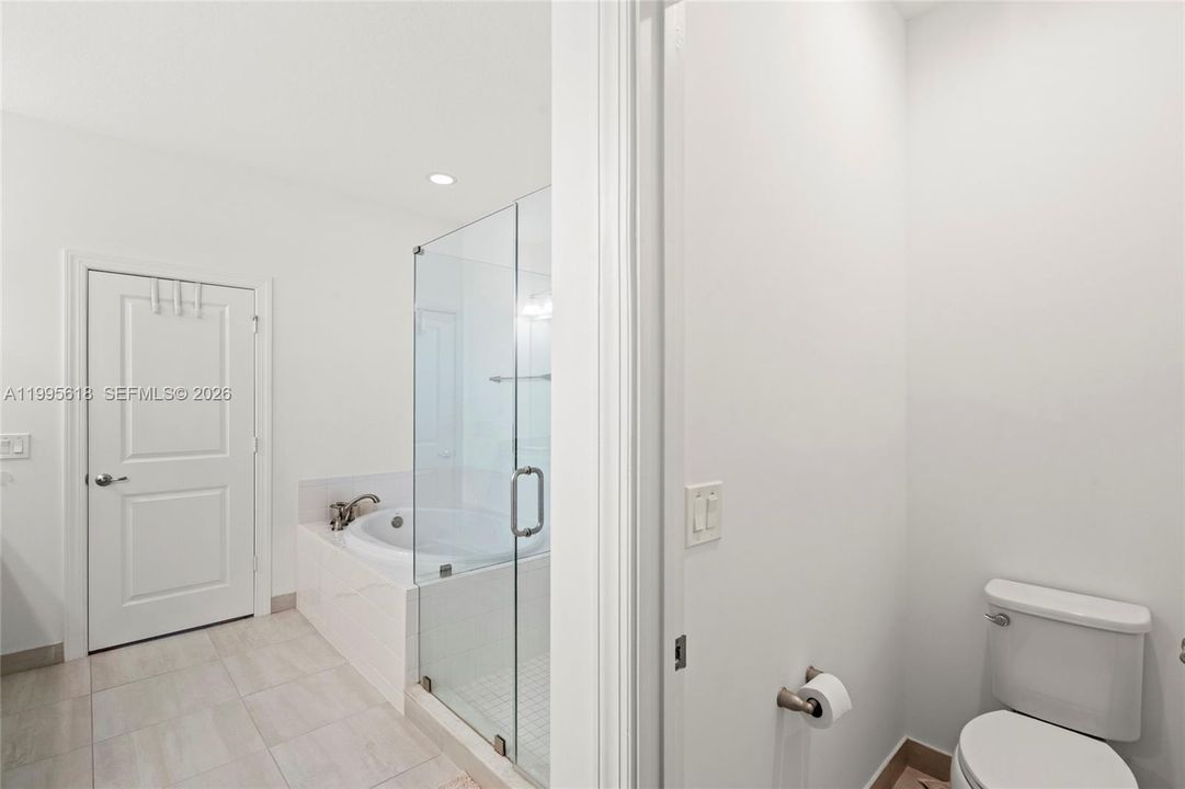 En Venta: $899,999 (4 camas, 3 baños, 2918 Pies cuadrados)