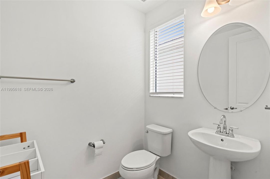 En Venta: $899,999 (4 camas, 3 baños, 2918 Pies cuadrados)