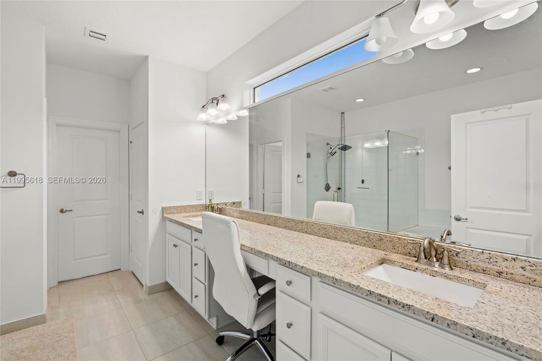 En Venta: $899,999 (4 camas, 3 baños, 2918 Pies cuadrados)