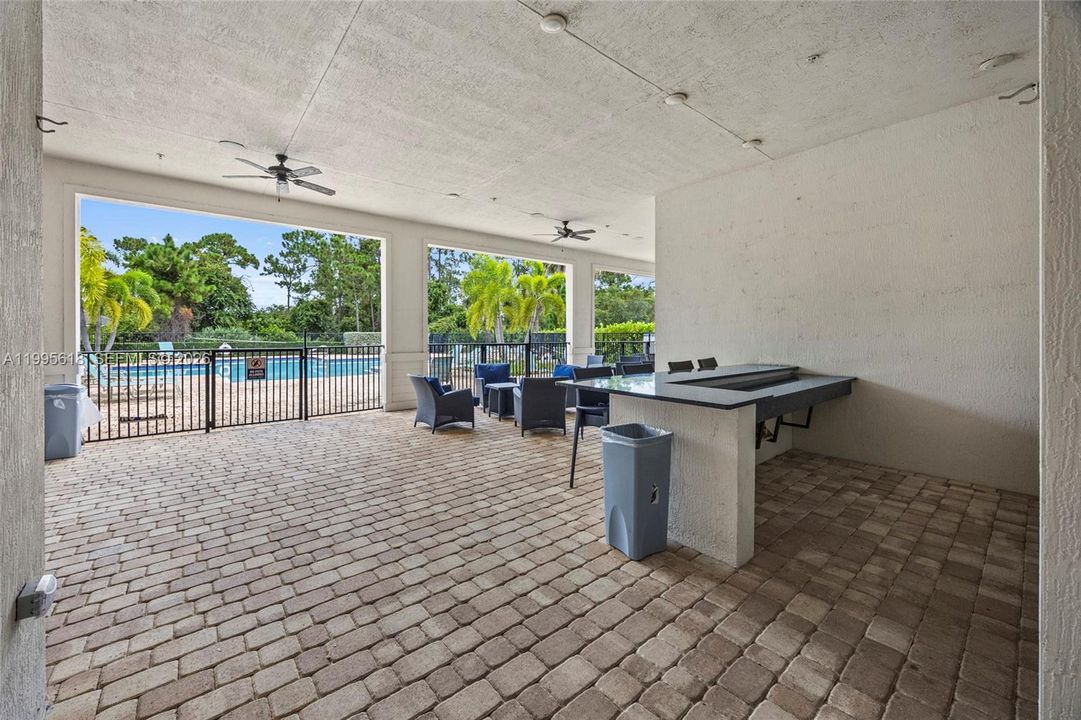 En Venta: $899,999 (4 camas, 3 baños, 2918 Pies cuadrados)