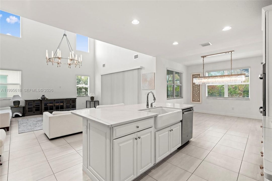 En Venta: $899,999 (4 camas, 3 baños, 2918 Pies cuadrados)
