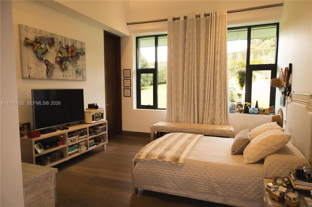 For Sale: $3,600,000 (5 beds, 7 baths, 0 Square Feet)