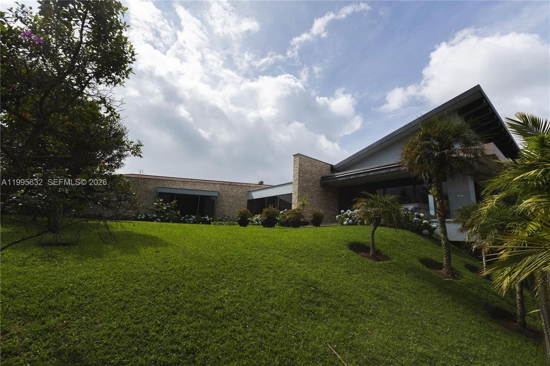 For Sale: $3,600,000 (5 beds, 7 baths, 0 Square Feet)