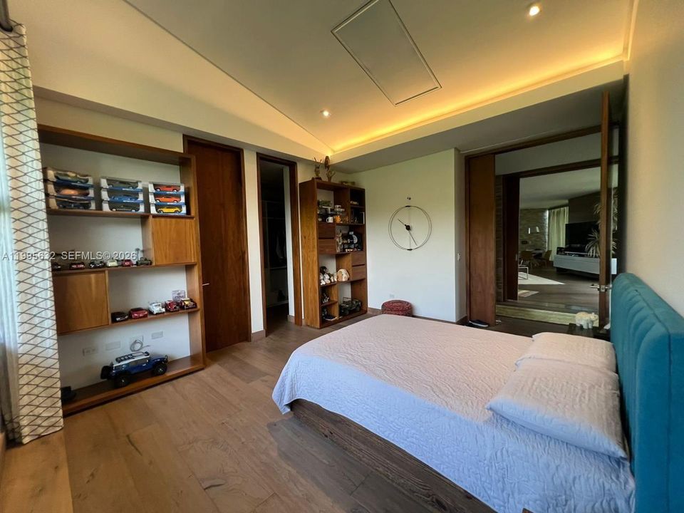 For Sale: $3,600,000 (5 beds, 7 baths, 0 Square Feet)