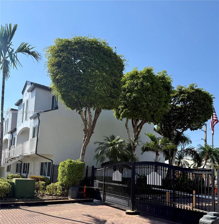 Activo con contrato: $345,000 (2 camas, 2 baños, 845 Pies cuadrados)