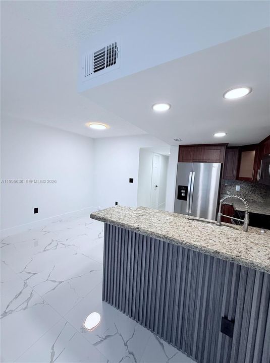 Activo con contrato: $345,000 (2 camas, 2 baños, 845 Pies cuadrados)