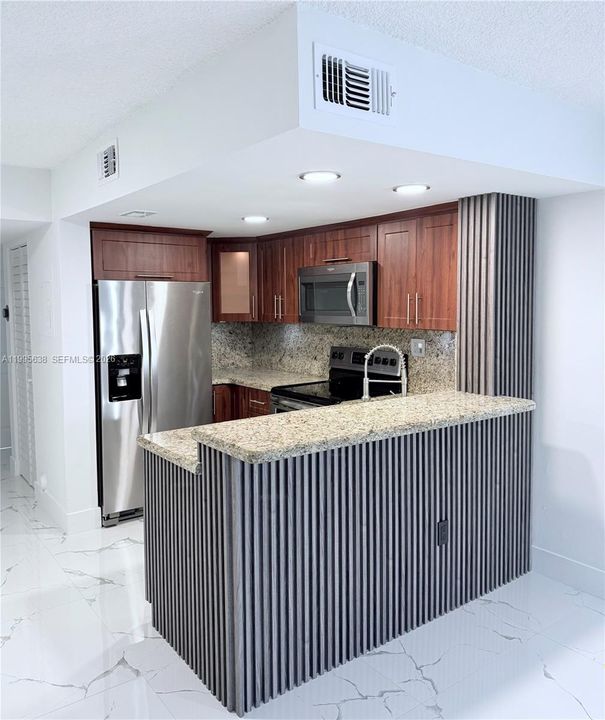 Activo con contrato: $345,000 (2 camas, 2 baños, 845 Pies cuadrados)