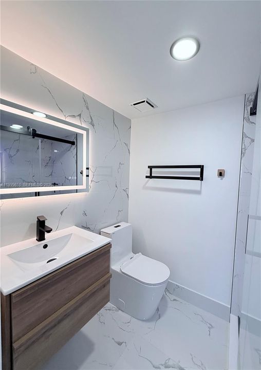 Activo con contrato: $345,000 (2 camas, 2 baños, 845 Pies cuadrados)