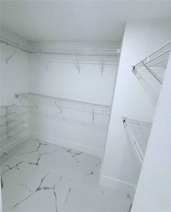 Activo con contrato: $345,000 (2 camas, 2 baños, 845 Pies cuadrados)