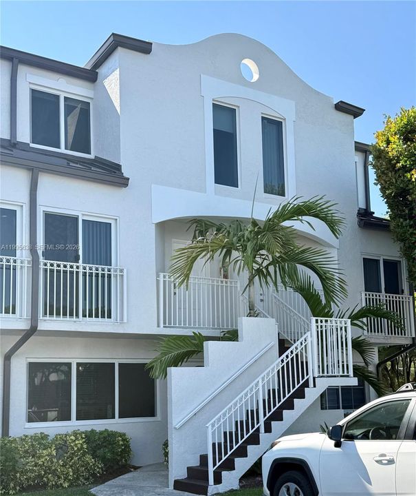 Activo con contrato: $345,000 (2 camas, 2 baños, 845 Pies cuadrados)
