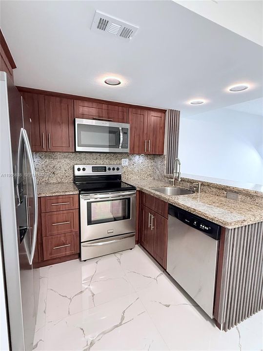 Activo con contrato: $345,000 (2 camas, 2 baños, 845 Pies cuadrados)