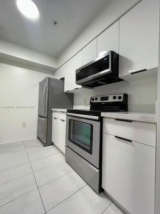 На продажу: $250,000 (2 спален, 1 ванн, 817 Квадратных фут)