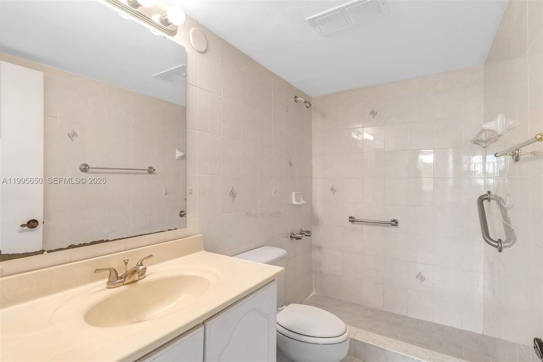 На продажу: $97,000 (1 спален, 1 ванн, 900 Квадратных фут)