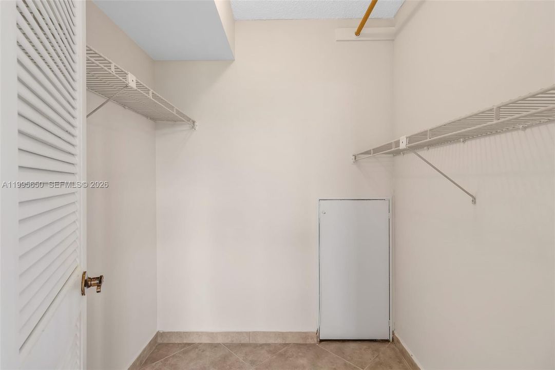 На продажу: $97,000 (1 спален, 1 ванн, 900 Квадратных фут)