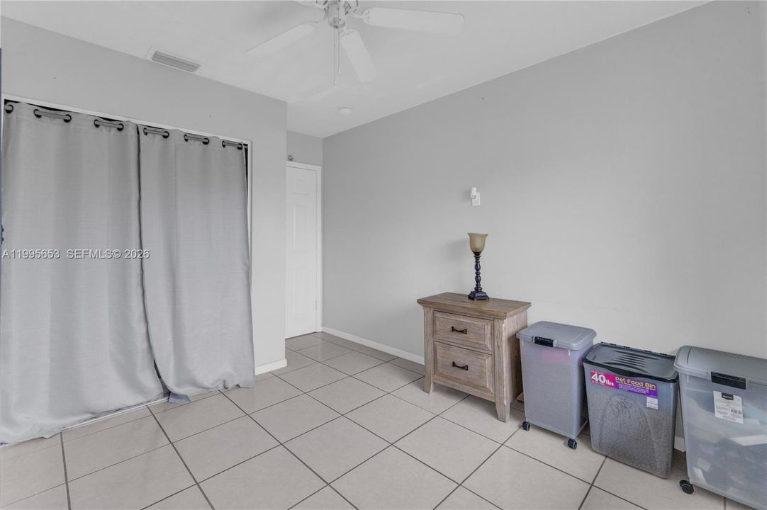 Activo con contrato: $650,000 (4 camas, 2 baños, 1815 Pies cuadrados)