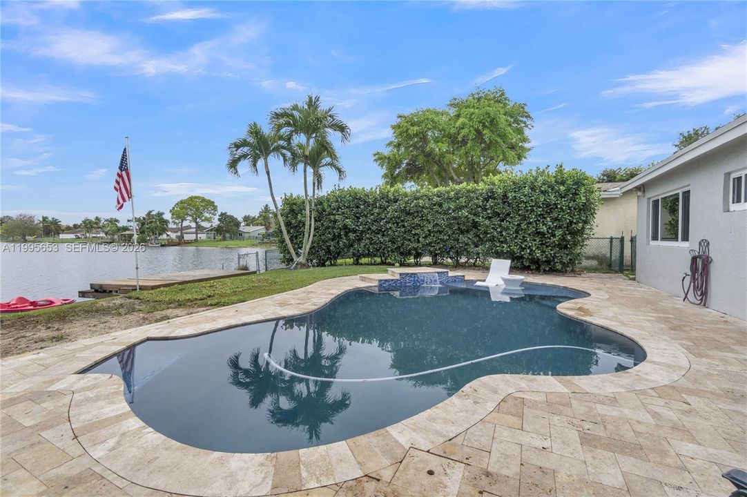 Activo con contrato: $650,000 (4 camas, 2 baños, 1815 Pies cuadrados)