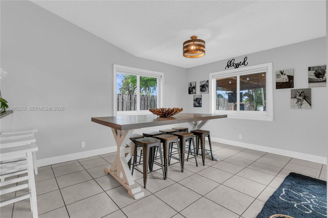 Activo con contrato: $650,000 (4 camas, 2 baños, 1815 Pies cuadrados)