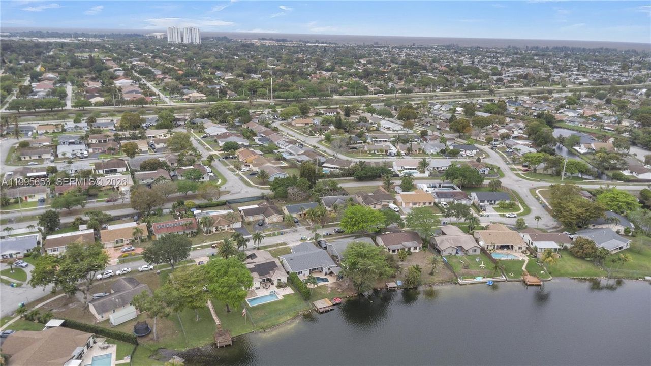 Activo con contrato: $650,000 (4 camas, 2 baños, 1815 Pies cuadrados)