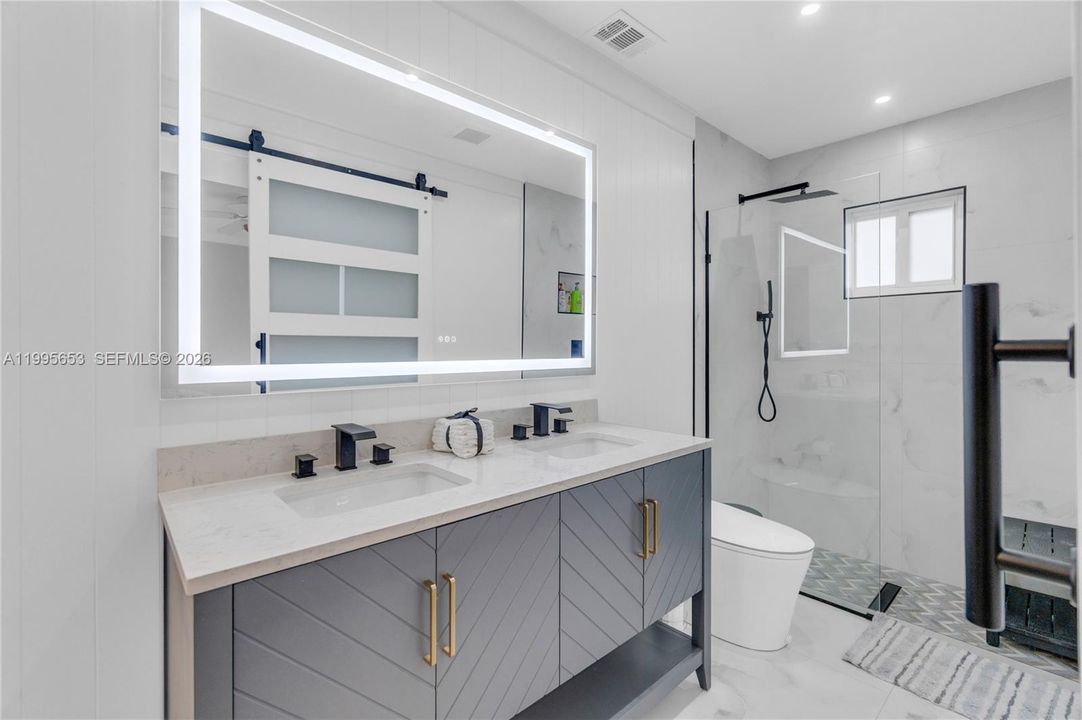 Activo con contrato: $650,000 (4 camas, 2 baños, 1815 Pies cuadrados)