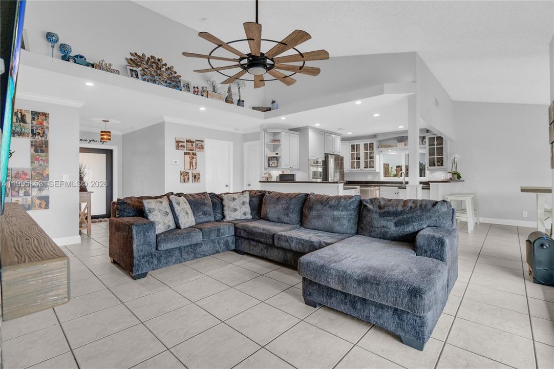Activo con contrato: $650,000 (4 camas, 2 baños, 1815 Pies cuadrados)