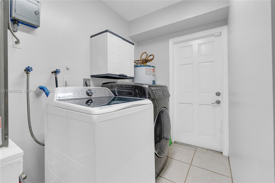 Activo con contrato: $650,000 (4 camas, 2 baños, 1815 Pies cuadrados)