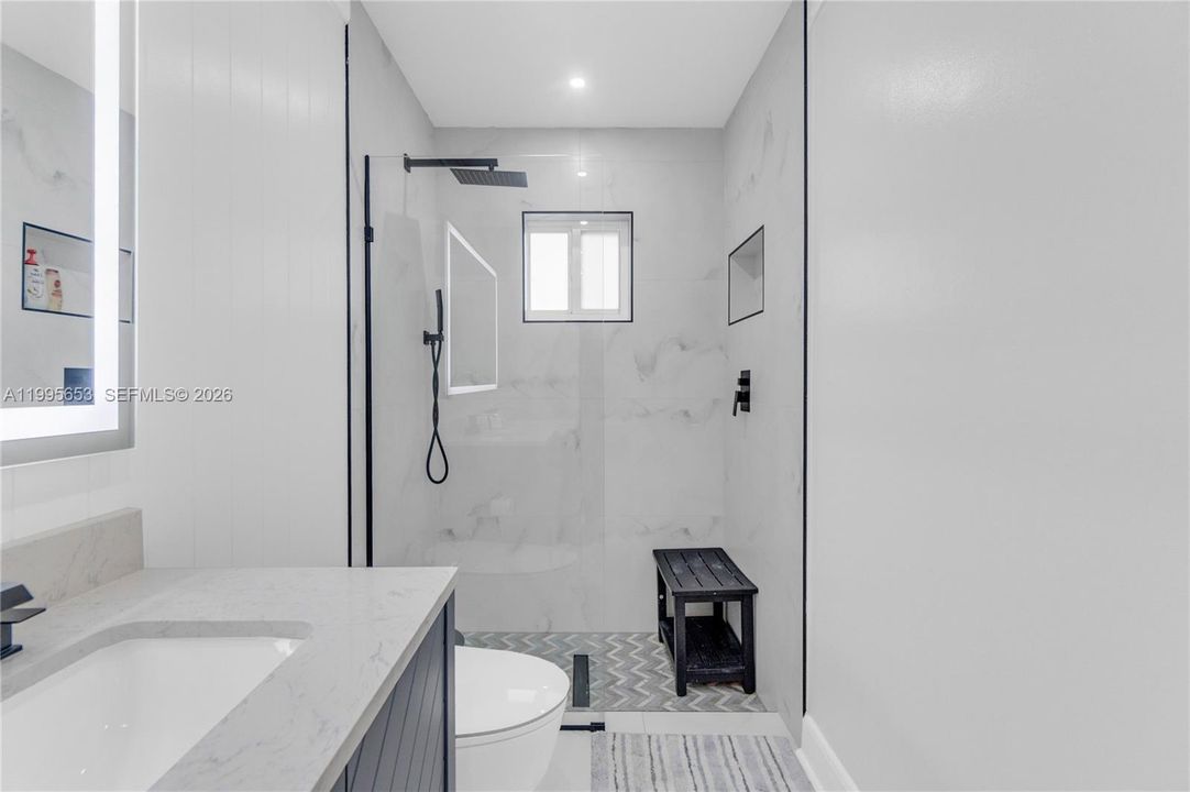 Activo con contrato: $650,000 (4 camas, 2 baños, 1815 Pies cuadrados)