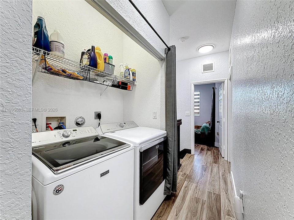 На продажу: $389,000 (4 спален, 3 ванн, 1762 Квадратных фут)