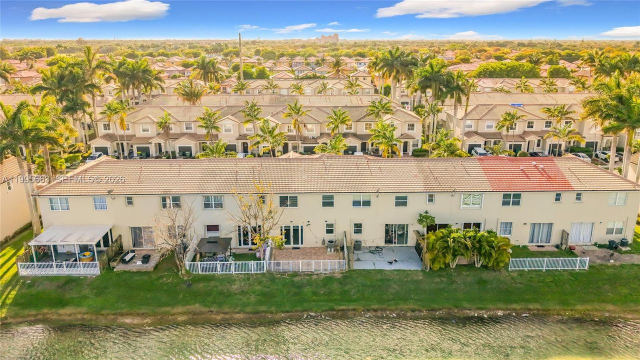 На продажу: $389,000 (4 спален, 3 ванн, 1762 Квадратных фут)