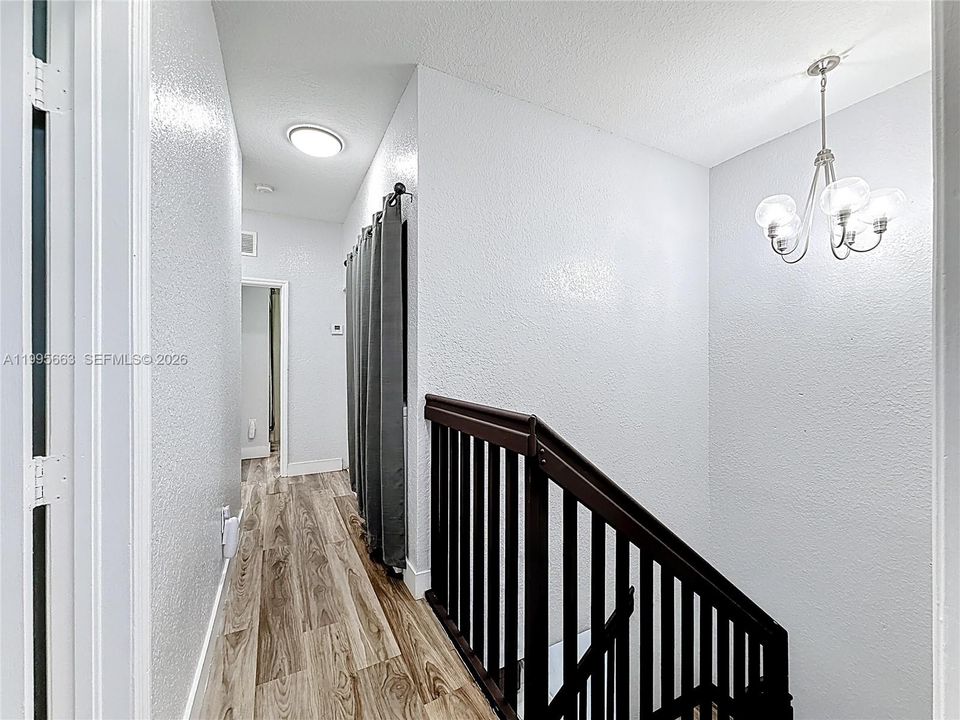 На продажу: $389,000 (4 спален, 3 ванн, 1762 Квадратных фут)