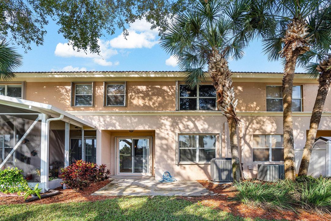028-389RiverBluffLane-RoyalPalmBeach-FL-