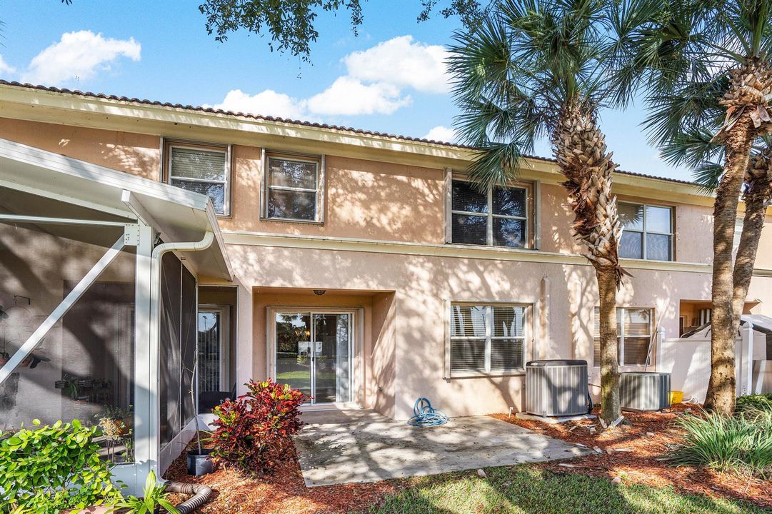 027-389RiverBluffLane-RoyalPalmBeach-FL-