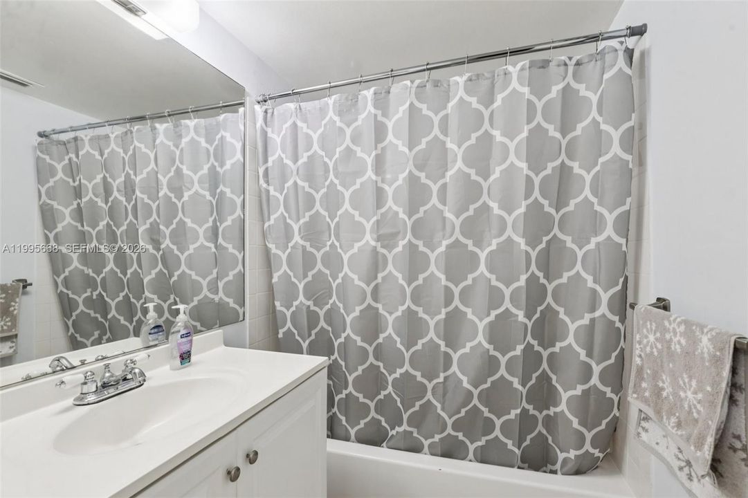 For Sale: $181,500 (2 beds, 2 baths, 768 Square Feet)
