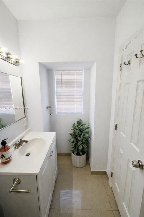 В аренду: $1,775 (1 спален, 1 ванн, 1014 Квадратных фут)