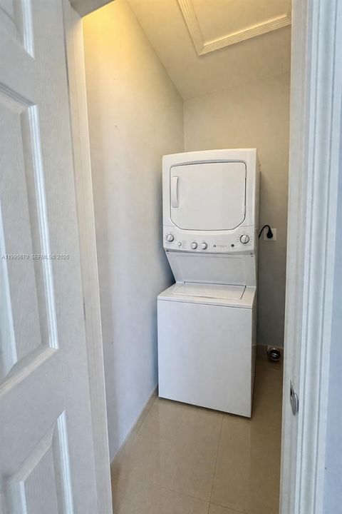 В аренду: $1,775 (1 спален, 1 ванн, 1014 Квадратных фут)