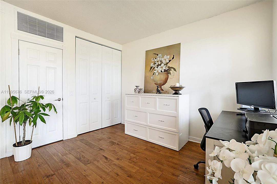 Private ground level suite with full bathroom and closet, offering flexin]ble use a s a 4th bedroom, guest retreat or office.