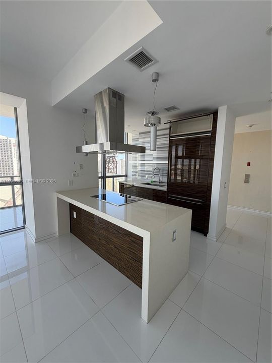 For Sale: $1,100,000 (2 beds, 2 baths, 1647 Square Feet)