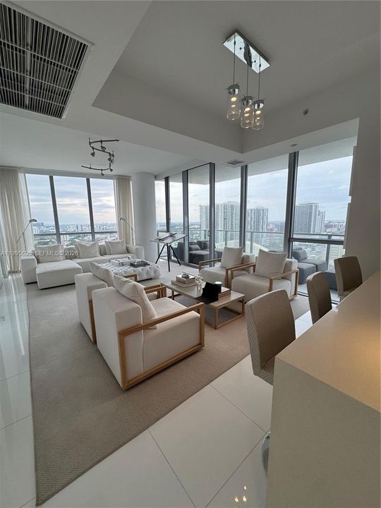 For Sale: $1,100,000 (2 beds, 2 baths, 1647 Square Feet)
