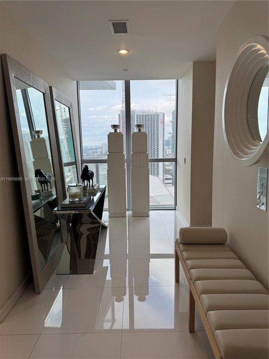 For Sale: $1,100,000 (2 beds, 2 baths, 1647 Square Feet)