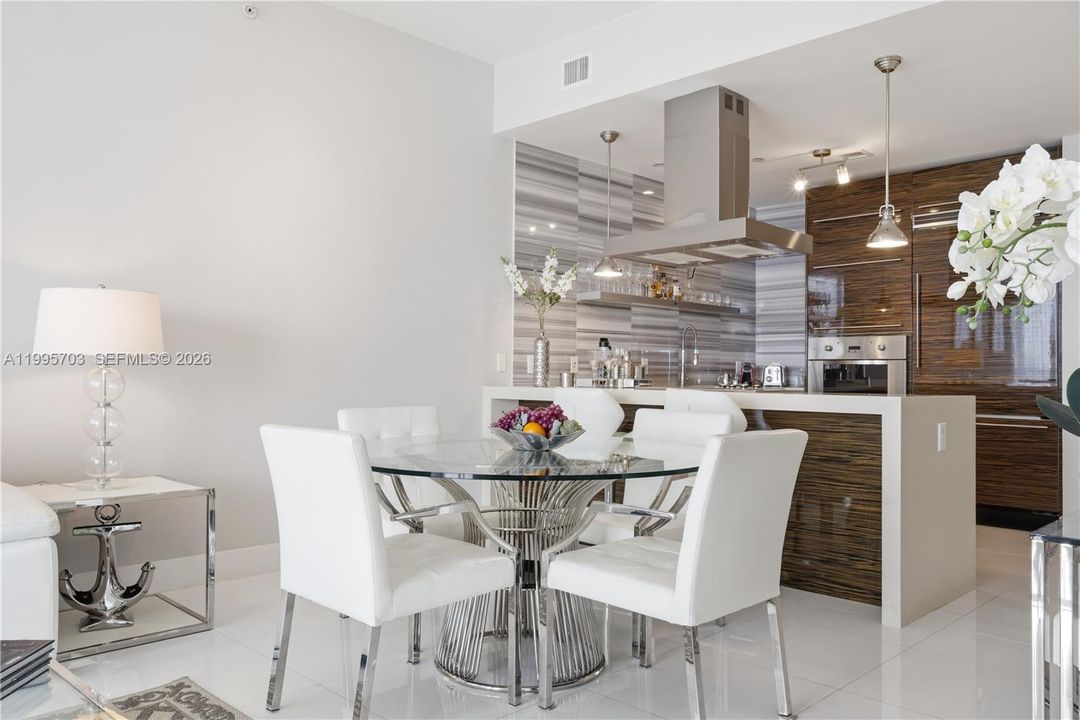 For Sale: $899,000 (2 beds, 2 baths, 1557 Square Feet)
